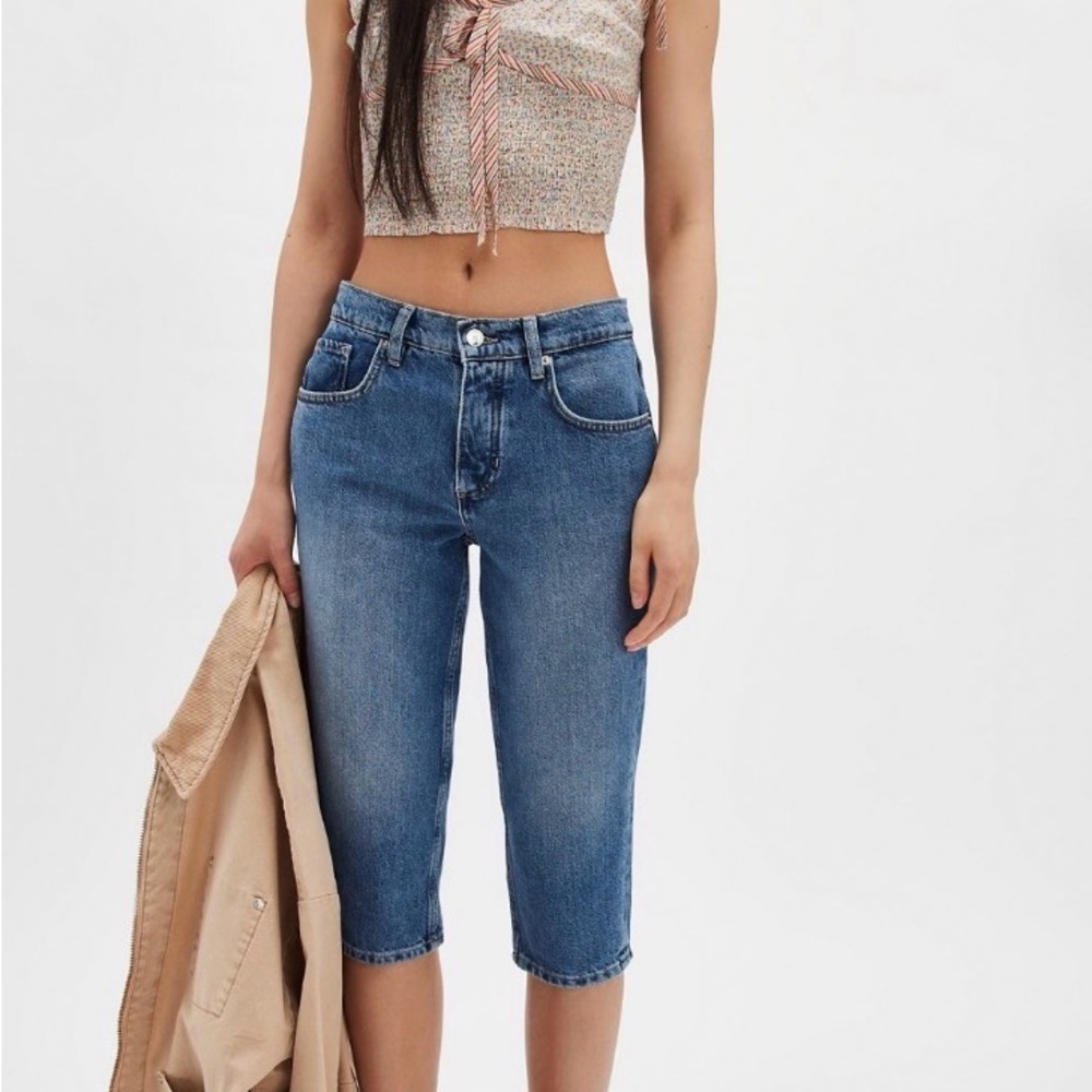 Free People 
High Rise Capris
Cropped Denim Jeans
I will include the FP tote!😸